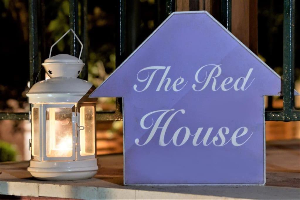 The Red House In Dassia エクステリア 写真